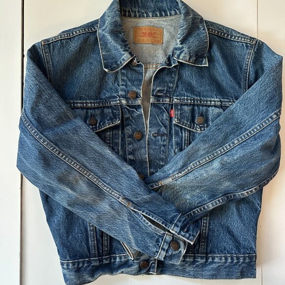 Levis Dark Denim Jean Jacket - Picture 5 of 9